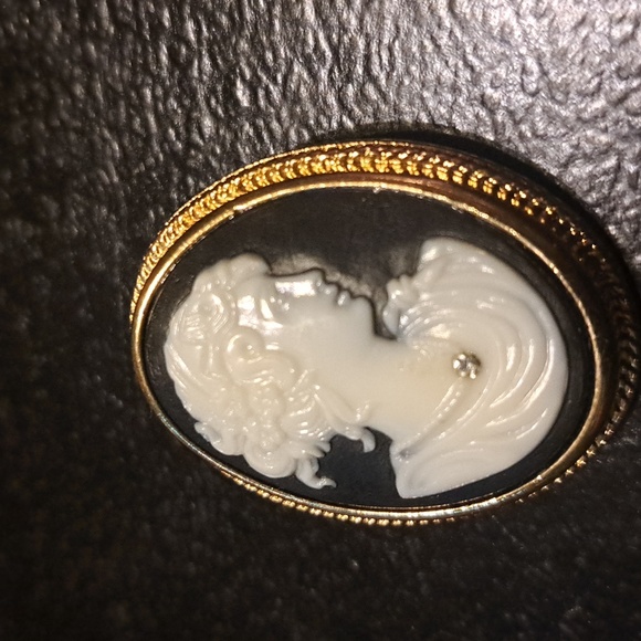 Vintage Avon Cameo Brooch/Necklace - Picture 2 of 6